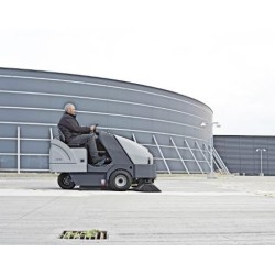 Masina de maturat cu post-conducere si acumulator, SR 1601 B - 1600mm, 315 litri - Nilfisk-13300103