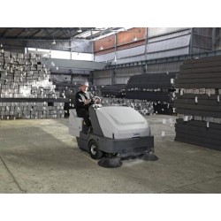 Masina de maturat cu post-conducere si acumulator, SR 1601 B - 1600mm, 315 litri - Nilfisk-13300103