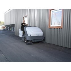 Masina de maturat cu post-conducere si acumulator, SR 1601 B - 1600mm, 315 litri - Nilfisk-13300103