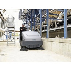 Masina de maturat cu post-conducere si acumulator, SR 1601 B - 1600mm, 315 litri - Nilfisk-13300103