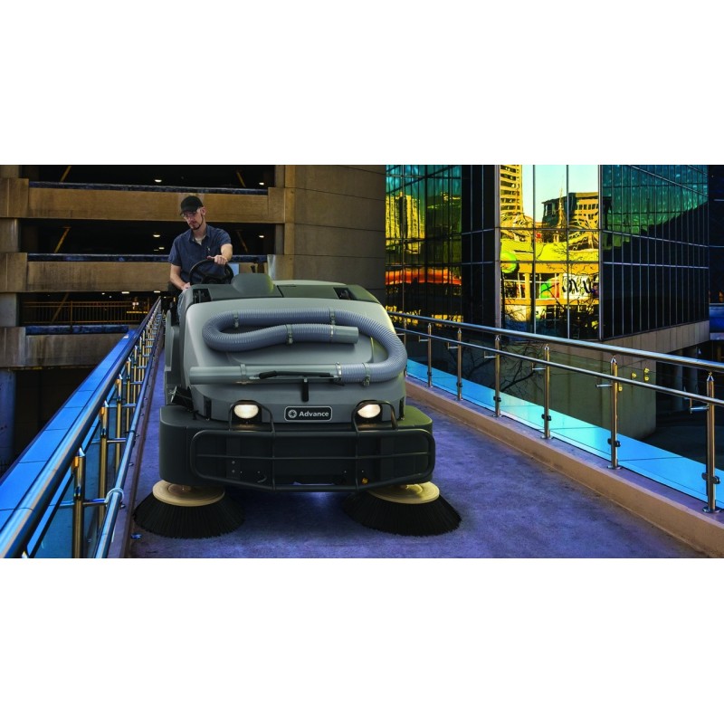 Masina de maturat cu post-conducere, diesel, SW8000 165 D 4-CYL - 2000mm, 400 litri - Nilfisk-56107513