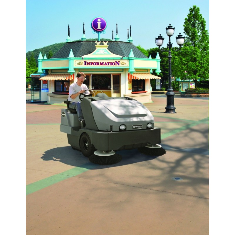 Masina de maturat cu post-conducere, diesel, SW8000 165 D 4-CYL - 2000mm, 400 litri - Nilfisk-56107513