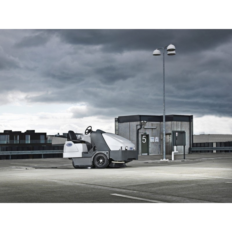 Masina de maturat cu post-conducere, diesel, SW8000 165 D 4-CYL - 2000mm, 400 litri - Nilfisk-56107513