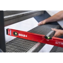 Nivelă cu bula ( Boloboc magnetic) cu profil tubular, 60cm REDM 3 60 - Sola-01812801